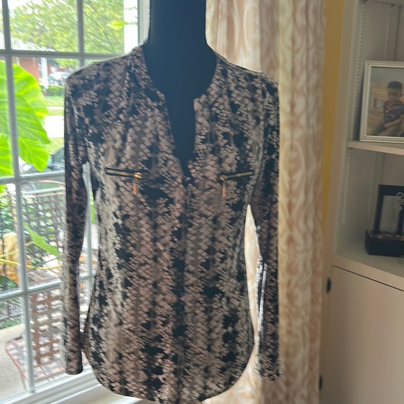 International Concepts snake print pullover shirt w/ gold accent faux pockets - Picture 2 of 13